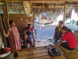 Mahasiswa KKN STPM St. Ursula Ende Fasilitasi Pendataan Data Dasar Keluarga di Desa Kelitei Kabupaten Ngada