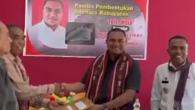 Senator AWK Berkomitmen Akan Berjuang Adonara Sebagai Kabupaten