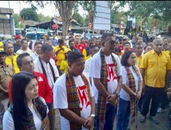 Ribuan Pendukung Antar Paket JOSS di KPUD Sikka, Jipig Kago: Program Perhatian Kedepan Mendorong UMKM Ekonomi Kreatif