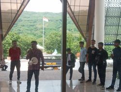 Tuntut Transparansi Dana Desa, Aliansi Pemuda Mahasiswa Geruduk Empat Instansi di Alor