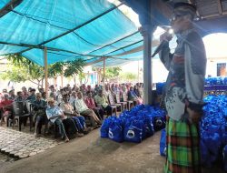 Anggota DPR RI Julie Laiskodat Gelar Buka Puasa Bersama dan Bagi Paket Sembako