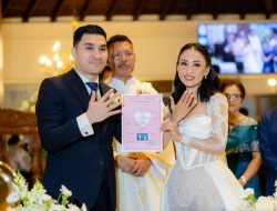 Dari Wonda ke Jakarta: Pastor ‘Kampung’ Pimpin Pernikahan Mario dan Stevi