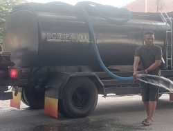 Aksi Nyata Bukan Cuma Berdagang, Yohanis Nong Hercelis: Bersikan Kota dengan Tangki Air serta Bagikan Masker Gratis