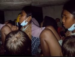 Anak-Anak Berlindung dan Berdoa di Kolong Rumah Saat Gunung Lewotobi Meletus Dahsyat