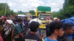 BREAKING NEWS: Blokade Jalan Trans Maumere–Larantuka Masih Berlangsung. Sopir Pengangkut Bantuan Minta Aparat Segera Membuka Akses