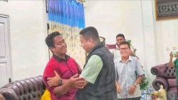 Bupati Sikka Memaafkan Guru Avelinus Nong, Berakhir dengan Pelukan