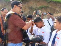 Wakapolda NTT Kunjungi SMPN 48 Sa Ate Gaikiu, Salurkan Bantuan bagi Sekolah Terdampak Bencana