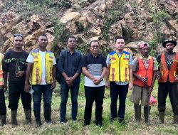 Bupati Ende Turun Langsung Tanam Pohon Bersama Wartawan Ende Bersatu Sambut HPN di Aekipa dan Wolotolo