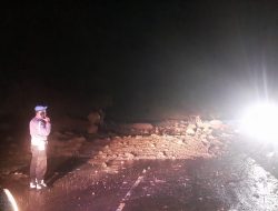 Hujan Deras Picu Longsor di Detusoko Ende, Jalan Desa Roa Sempat Tertutup Material Tanah