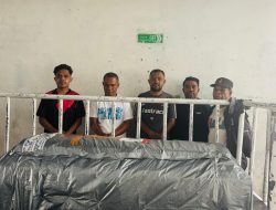 Jenazah Nakes Asal Ende Korban Penyerangan di Papua Tiba di Kupang, Disambut Keluarga dan Warga