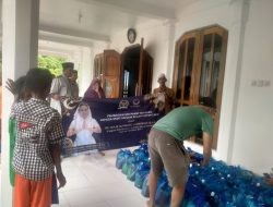 Julie Laiskodat Salurkan 500 Paket Sembako, Thomas Aquino Bata: Wujud Kepedulian Nyata untuk Masyarakat Ende