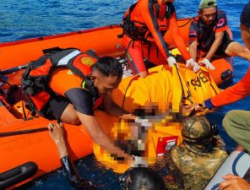 Korban Kedua Ditemukan, Tim SAR Beberkan Kronologis Kecelakaan Sampan di Perairan Flores Timur