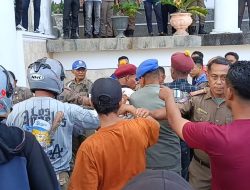 Satpol PP Diduga Lakukan Pemukulan terhadap Massa Aksi PMKRI di Depan Kantor Bupati Ende