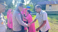 Sambangi Polsek Maukaro, Kapolres Ende Gandeng Tokoh Adat untuk Jaga Kamtibmas Bersama Serta Berikan Bansos untuk Warga