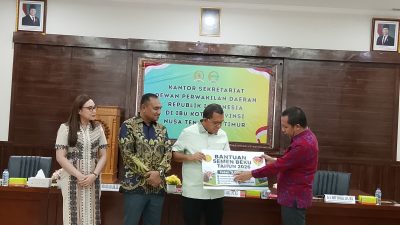 Senator AWK Bawakan 3.000 Dosis Semen Beku Ke NTT, Gubernur NTT Ucapkan Terima Kasih 