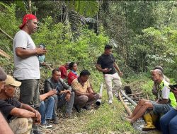 Reses di Tengah Persawahan, Nando Watu Serap Aspirasi Petani dan Serahkan Bantuan Perbaikan Irigasi