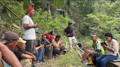 Reses di Tengah Persawahan, Nando Watu Serap Aspirasi Petani dan Serahkan Bantuan Perbaikan Irigasi