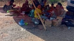 Melanie Soebono Berikan Bantuan bagi Korban Gempa di Flores
