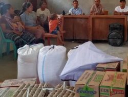 Warga Kelitembu Terima Bantuan Sembako dari Melanie Subono dan Rumah Harapan Melanie Pascagempa Flores