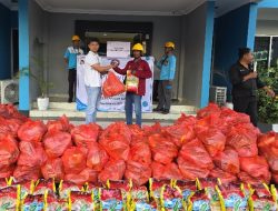 PLN ULP Ende Salurkan 156 Paket Sembako untuk Pekerja Vendor Terdampak Gempa